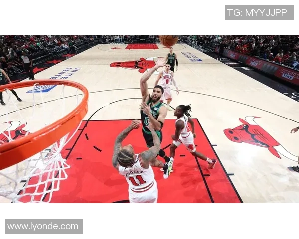 公牛与凯尔特人第三场激战回顾球员表现与战术分析全景呈现