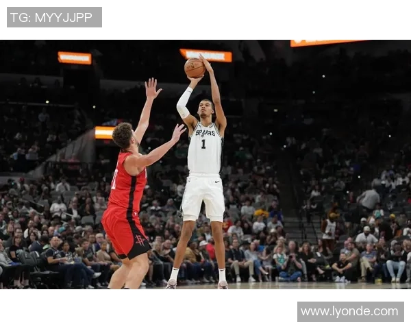 火箭队与马刺队常规赛精彩对决回顾及赛后分析 火箭队与马刺队常规赛精彩对决回顾及赛后分析