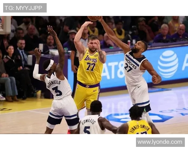 湖人对决森林狼精彩回顾及赛后分析带你领略篮球魅力与激情 湖人对决森林狼精彩回顾及赛后分析带你领略篮球魅力与激情