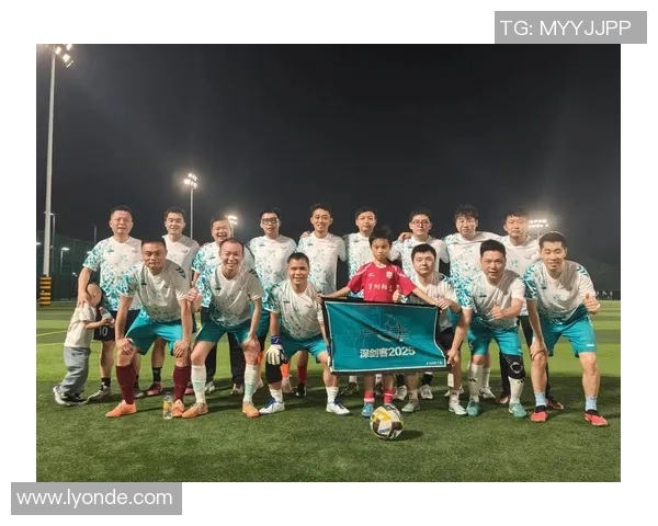 维吾尔族老男孩在与罗萨里奥中央的较量中展现出怎样的足球魅力与精神风貌 维吾尔族老男孩在与罗萨里奥中央的较量中展现出怎样的足球魅力与精神风貌