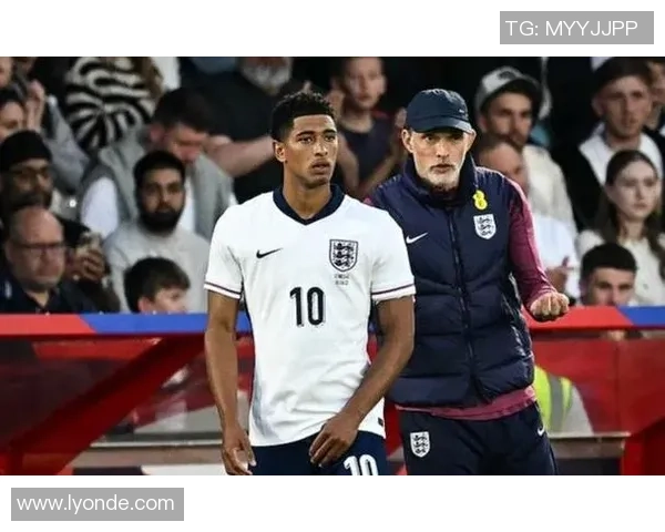 半场交流球衣引争议!贝林厄姆遭英格兰球迷痛批“巨星派头” 半场交流球衣引争议!贝林厄姆遭英格兰球迷痛批“巨星派头”