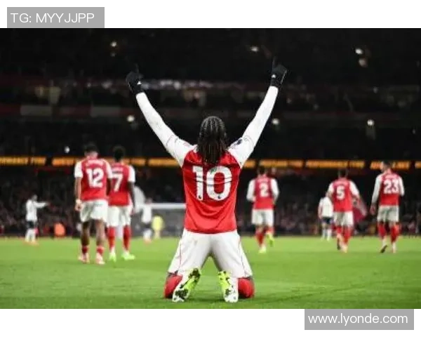 埃泽:丁丁是高水平足球思想家,这类球员是我自幼仰视的典范 埃泽:丁丁是高水平足球思想家,这类球员是我自幼仰视的典范